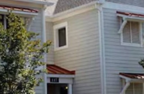 Lackey Condo | Charming 2-bedroom condo in pleasant Williamsburg with WiFi, AC, fitness room