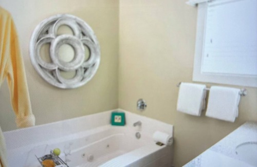 Lackey Condo | Charming 2-bedroom condo in pleasant Williamsburg with WiFi, AC, fitness room