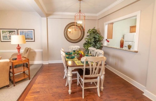 Lackey House | Charming 2-bedroom townhome in fabulous Williamsburg with AC, WiFi, fitness room