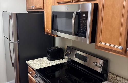 Lackey House | Charming 2-bedroom townhome in terrific Williamsburg with WiFi, AC