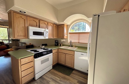 Oak Creek Villa | Charming 2-bedroom Villa in the Oakcreek Country Club