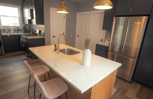Wallington Apartment | Charming 2-Bedroom w/free parking-no cleaning fee