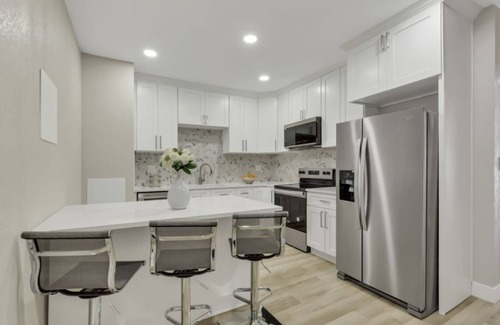 Aurora House | Charming 2-bedroom walkout basement house with WiFi, AC in pleasant Aurora