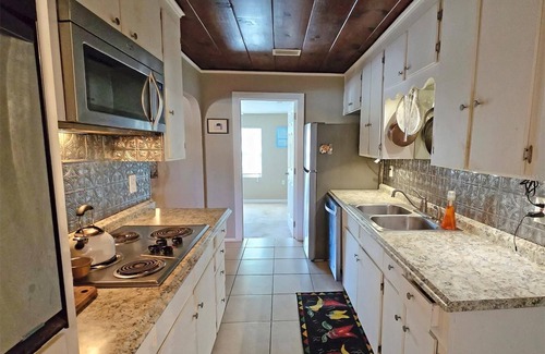 Southgate House | Charming 2 BR/2 B Bungalow on 1/3 acre with plenty of room for boat/RV parking