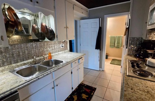 Southgate House | Charming 2 BR/2 B Bungalow on 1/3 acre with plenty of room for boat/RV parking