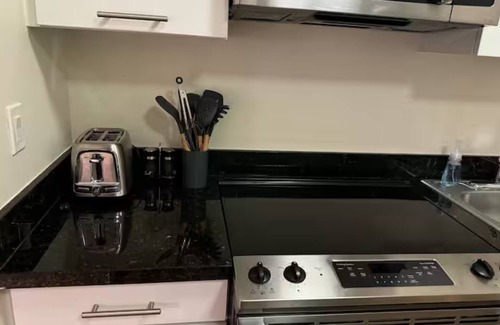 Downtown Apartment | Charming 2-BR 2-BA 4 Beds Apt in Glendale
