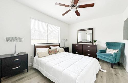 Universal City House | Charming 2-BR, 2-Story Home in Heart of LA - BR4