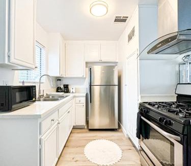 Universal City House | Charming 2-BR, 2-Story Home in Heart of LA - BR4
