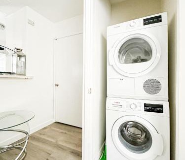 Universal City House | Charming 2-BR, 2-Story Home in Heart of LA - BR4