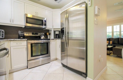 Gulf Gate Estates House | Charming 2 BR home minutes from Siesta Key beaches - Destination Paradise