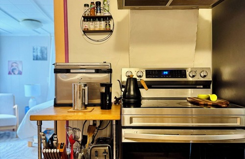 Old North End House | Charming 2 BR Pet Friendly House w Garden in fabulous Burlington's Old North End