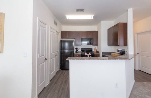 Goose Creek Apartment | Charming 2 BR Resort Apt Perfect for Girls’ Trip