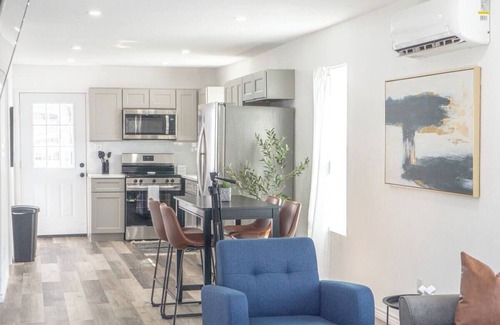 Greater Third Ward House | Charming 2-BR Retreat Near Downtown & Hou Hotspots!