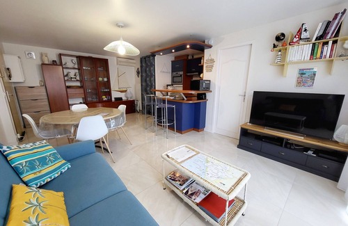 Les Sables d'Olonne Apartment | Charming 2-Room Apartment, Modern and Cozy, Prime City Center Location, Steps from the Beach