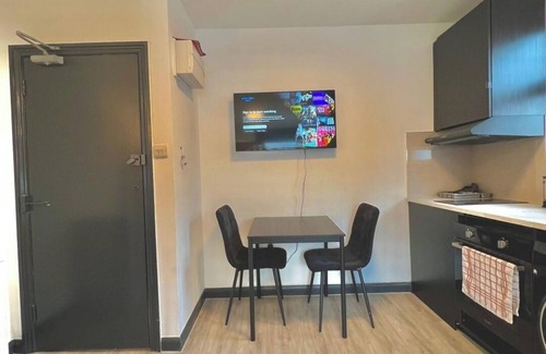Golders Green Apartment | Charming 2-Minute Walk to Golders Green Station – Perfect Base for London.