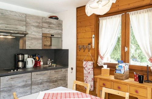 Chatel Apartment | Charming 2-Room Apartment for 4, Near Linga Lift, South/East Balcony, Fully Equipped