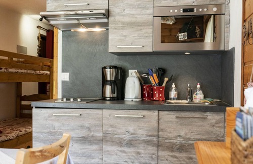 Chatel Apartment | Charming 2-Room Apartment for 4, Near Linga Lift, South/East Balcony, Fully Equipped