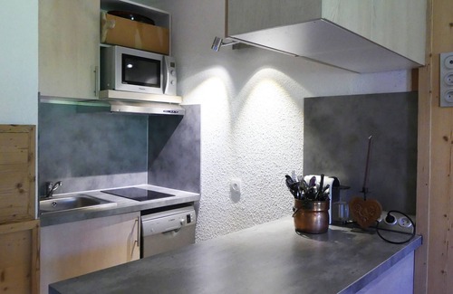 Meribel-Mottaret Apartment | Charming 2-Room Ski-In, Near Shops, Pets Allowed, 4 People