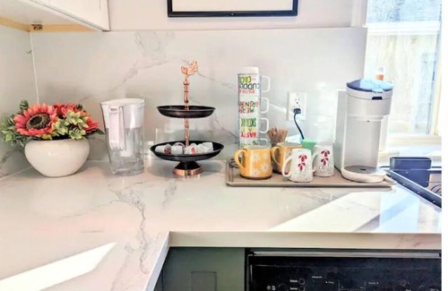 Monrovia House | Charming 2B1B w/EV Tesla on Rt 66 near City of Hope and Everything