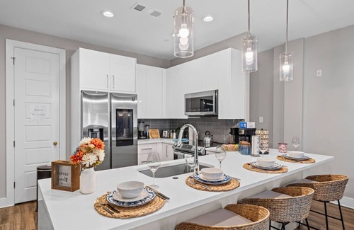 Fort Worth House | Charming 2BD: In the Heart of Magnolia & Stylish!