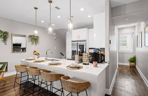 Fort Worth House | Charming 2BD: In the Heart of Magnolia & Stylish!