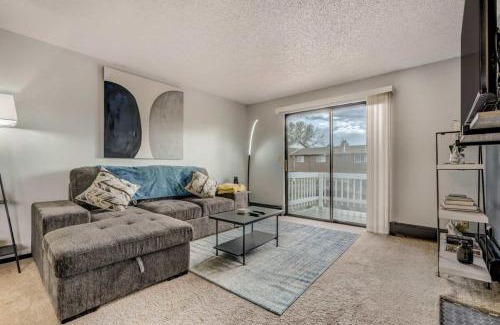Northeast Colorado Springs Apartment | Charming 2bd Near to Stores Restaurants & Hiking