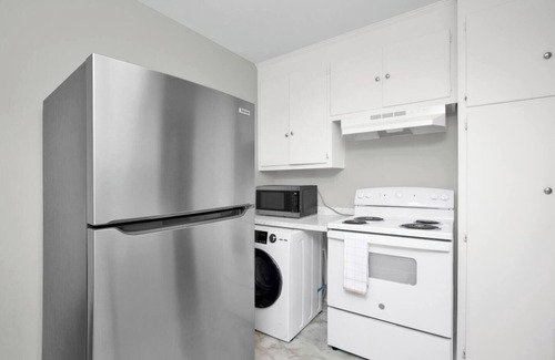 Fayetteville House | Charming 2BDR 5 min to Cape Fear Hospital!