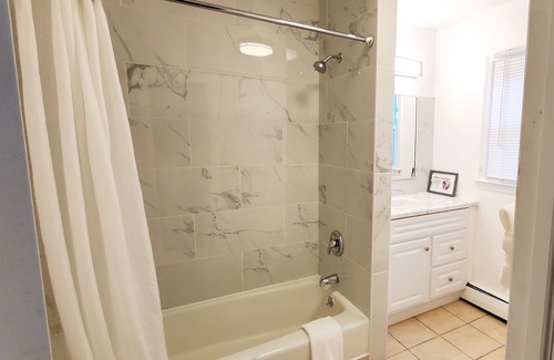 Cove - East Side - Shippan Condo | Charming 2bed, 2 baths apt 5min from the beach!