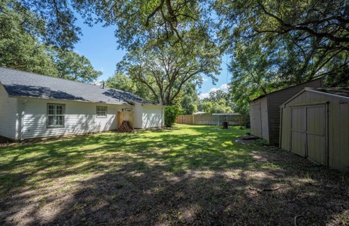 Florida Panhandle House | Charming 2bedroom house in amazing Pensacola w/Private Pool and 3/4 acre yard