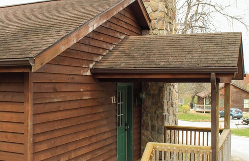 Makanda Cabin | Charming 2BR/1B cabin - Winetrail, SIU, Shawnee Forest, Giant City, Cedar Lake