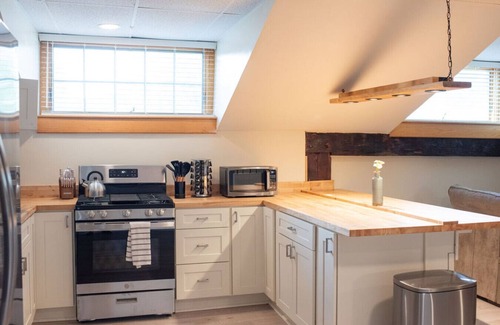 Hammondsport Condo | Charming 2BR/1BA getaway steps from Keuka Lake, wine trail & Village Square