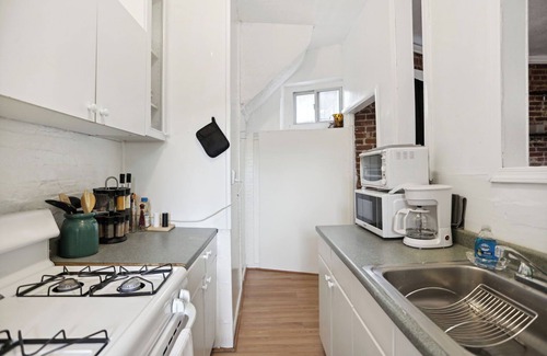 Bloomingdale House | Charming 2BR/1Bath Townhouse in Prime DC Location!