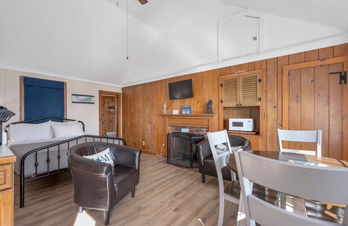 Yarmouth Cottage | Charming 2BR/2BA coastal retreat with Nantucket Sound views
