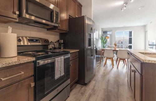 Auburn Hills Apartment | Charming 2BR/2BA | Gym & Pool