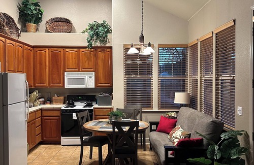 Saddle Creek House | Charming 2BR/2BA Golf Bungalow with AC, WiFi, Restaurant, Community Pool/Gym