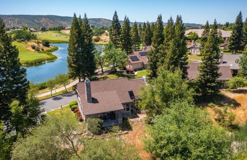 Saddle Creek House | Charming 2BR/2BA Golf Bungalow with AC, WiFi, Restaurant, Community Pool/Gym