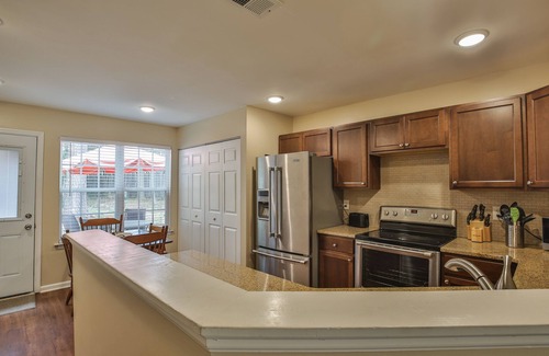 Smyrna House | Charming 2BR/2BA Townhome - SLEEPS 6 - Pet-Friendly Retreat