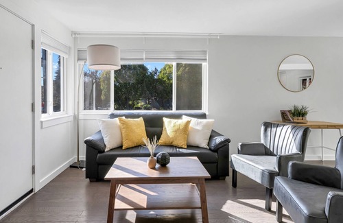 Phinney Ridge House | Charming 2BR Ballard Home w/ 2 Work Stations