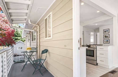 Phinney Ridge House | Charming 2BR Ballard Home w/ 2 Work Stations
