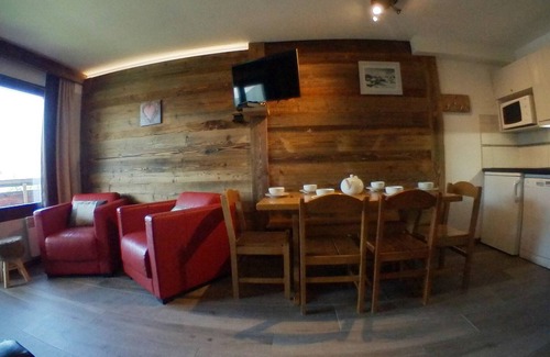 Avoriaz Apartment | Charming 2BR Cabin for 6 with Wifi in Avoriaz, ski-in/ski-out