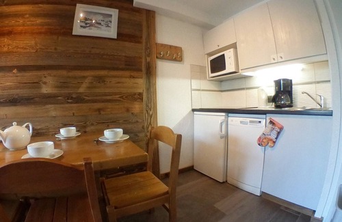 Avoriaz Apartment | Charming 2BR Cabin for 6 with Wifi in Avoriaz, ski-in/ski-out