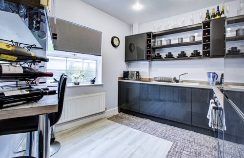 Waltham Abbey Apartment | Charming 2BR Flat in the Heart of Waltham Abbey