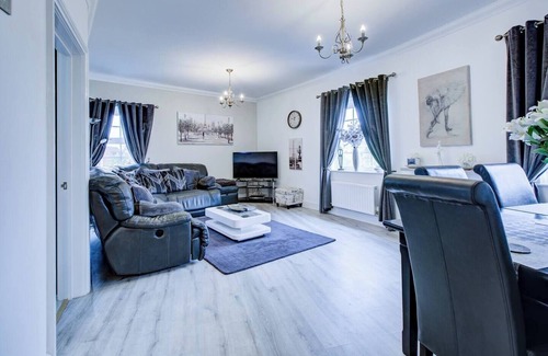 Waltham Abbey Apartment | Charming 2BR Flat in the Heart of Waltham Abbey