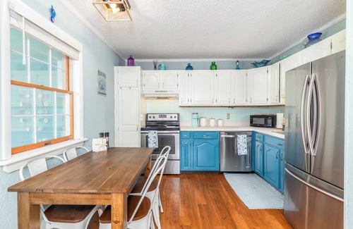 Caine Woods Condo | Charming 2BR Gem in N Ocean City, Large Deck, Walk to Beach, Linens Incl.