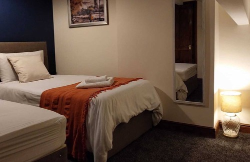 Holbeck House | Charming 2BR House Close 2 Leeds City Centre Wi-Fi