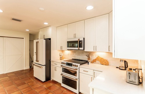 Caloosahatchee House | Charming 2BR Pool House in Cape Coral - Private Oasis with Stunning Sunsets