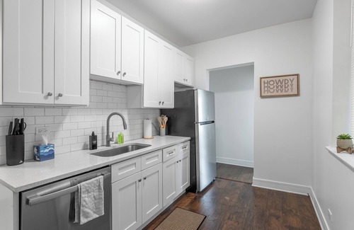 East Albany Park Apartment | Charming 2BR Stay Ideal for Long or Short Visits