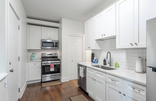 East Albany Park Apartment | Charming 2BR Stay Ideal for Long or Short Visits