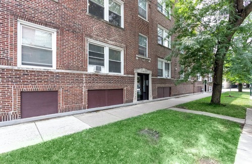 East Albany Park Apartment | Charming 2BR Stay Ideal for Long or Short Visits