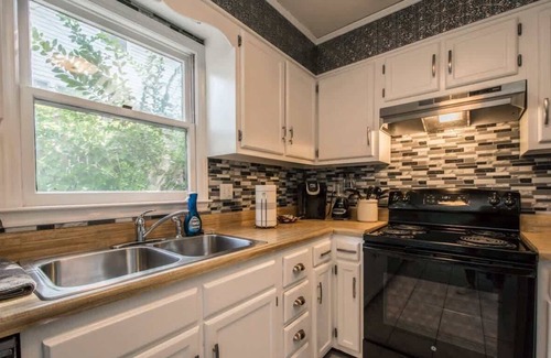 West Side Historic District House | Charming 2BR Townhouse w/Patio | Walk to Main St